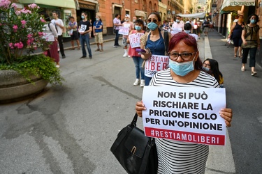 Genova, via San Vincenzo - manifestazione contro ddl contro omo 