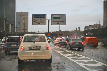 Genova, ponente - quattro ore nel traffico sotto la pioggia