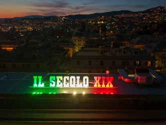 Genova, foto da drone - piazza Piccapietra - insegna Secolo XIX 