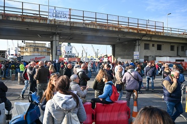 Genova, protesta no green pass varchi portuali