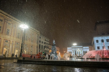 Genova, piazza De Ferrari - lieve nevicata 8 Dicembre