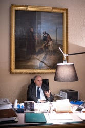 Genova, il prefetto Renato Franceschelli nel suo ufficio