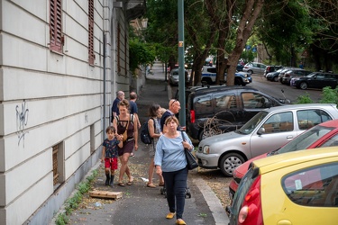 Genova, Corso Carbonara - albero abbattuto e ponteggio pericolan