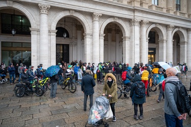 Genova, piazza De Ferrari - flash mob contro limitazioni dovute 