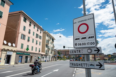 Genova, via Cornigliano - muore a 50 anni, investita da una auto