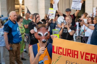 Genova, piazza De Ferrari - manifestazione contro la caccia con 