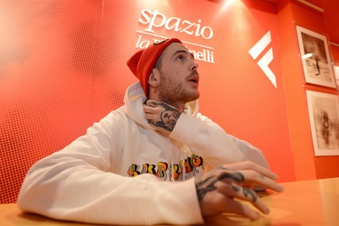 Genova, Feltrinelli - rapper Gemitaiz firma copie nuovo album no