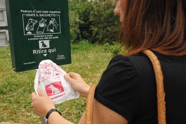 Genova - distributore di sacchetti igienici AMIU
