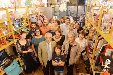 Genova - via di scurreria - inaugurazione Charity Shop