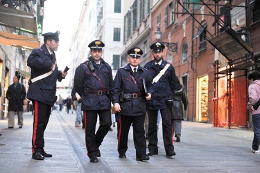 Genova - via San Lorenzo - controlli carabinieri