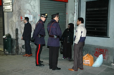 Carabinieri fermano donna musulmana