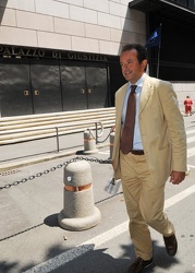 Genova - il pm Francesco Pinto esce dal tribunale