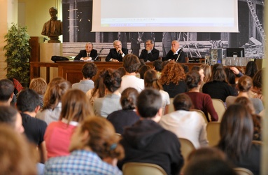 Genova - liceo D'Oria - conferenza in aula magna sul tema dell'e