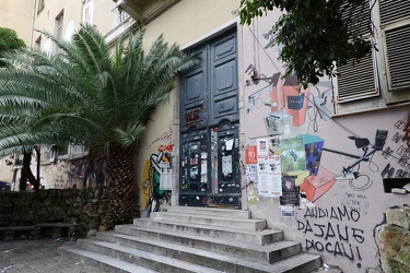 Genova - via Bertani - i locali che ospitano il centro sociale B