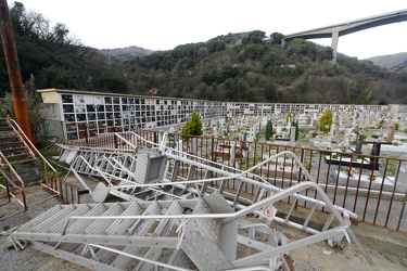 Genova - cimitero monumentale di Staglieno - gravi problemi di m
