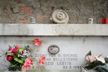Genova - cimitero monumentale di Staglieno - gravi problemi di m