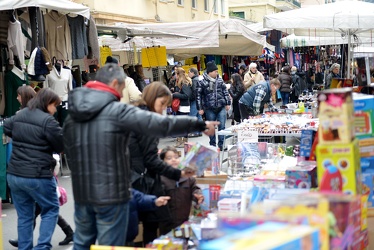 Genova - mercatino di Via Tortosa