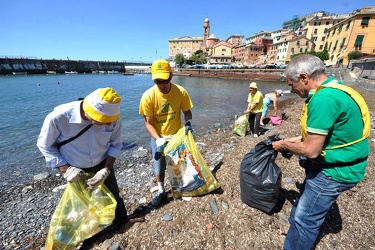 Genova  Nervi - iniziativa legambiente pulizia spiaggie