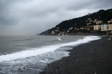 Genova Voltri - al tramonto smette di piovere e si vede una schi