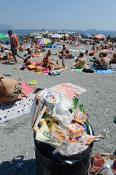 Genova, aperta la stagione balneare, domenica di sole alla spiag