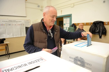 Genova - Enrico Musso al voto