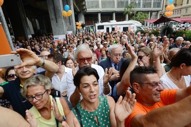 Genova - davanti locale moody - chiusura campagna elettorale Buc