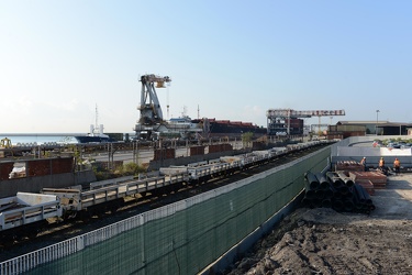 Genova, Cornigliano - aree ILVA sul mare, cantiere in avanzament