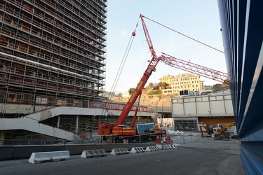 Genova - quartiere fieristico Fiera - procede la demolizione del