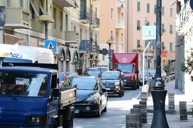 Genova, Rivarolo - traffico intenso automobili