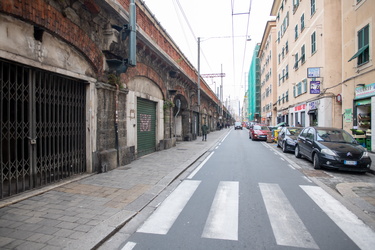 Genova, sampierdarena - via Buranello - negozi chiusi voltini