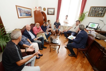 Genova - Voltri - gruppo cittadini interessati a economia e fisc