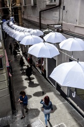 ombrelli bianchi via Luccoli 16042018-1482