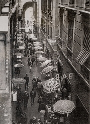 Genova, via del Campo - viaggio tra gli esercizi commerciali
