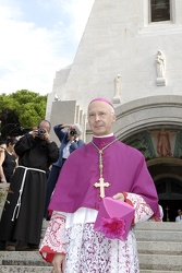 Cardinale Angelo Bagnasco saluta Gaslini