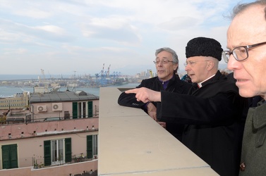 Genova - cardinale Angelo Bagnasco presso architettura