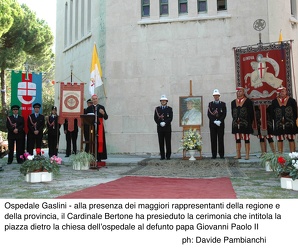 Genova - cardinale Tarcisio Bertone presso ospedale Gaslini 