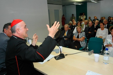 Seg. stato Vaticano Tarcisio Bertone saluta Confindustria GE