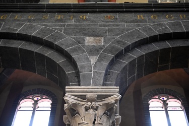 Genova, oggetti e simboli non religiosi nelle chiese genovesi