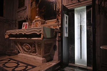 Genova, oggetti e simboli non religiosi nelle chiese genovesi