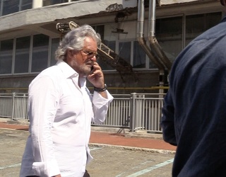 Genova - anche Beppe Grillo ai funerali di Stato per le vittime 