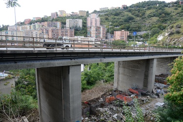 Genova - quartiere lagaccio - la chiusura definitiva del ponte d