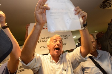 Genova - consiglio congiunto, protesta degli sfollati
