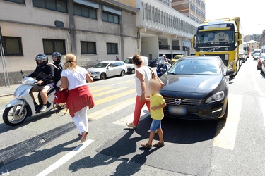 Genova - Sestri Ponente - attraversamenti pedonali via Siffredi