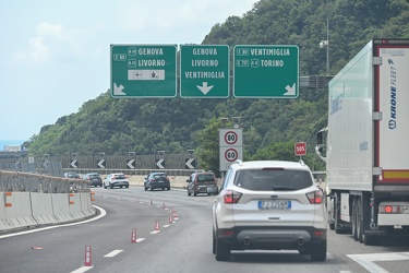 Genova - rallentamenti in autostrada A26 da Masone verso Genova 