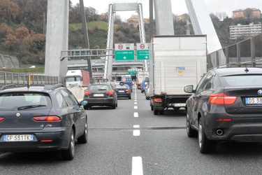 Genova - traffico intenso in autostrada