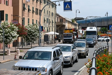 Genova, ennesima giornata di traffico intenso dal centro a ponen