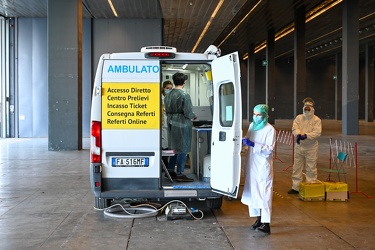 Genova, Fiera, padiglione Nouvel - controlli drive in tamponi pe