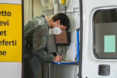 Genova, Fiera, padiglione Nouvel - controlli drive in tamponi pe