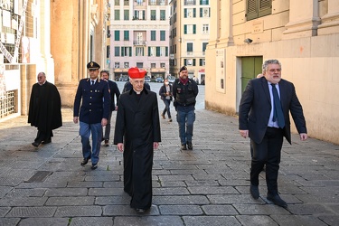 Genova - cardinale angelo bagnasco benedice autobotte polizia pe