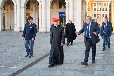 Genova - cardinale angelo bagnasco benedice autobotte polizia pe